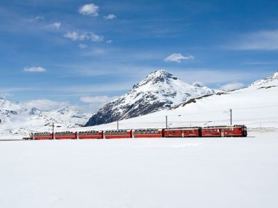 Bernina Express in sneeuw